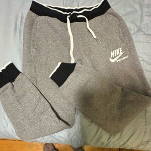 NIKE SWEATPANTS